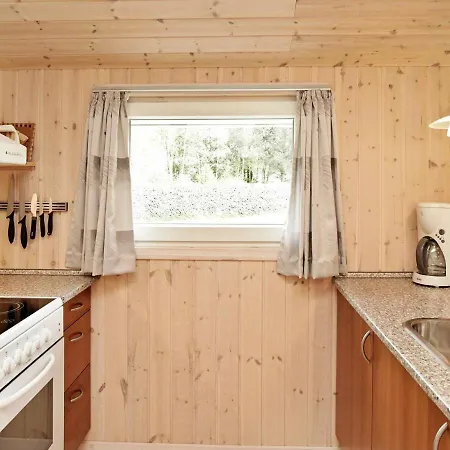 Three-bedroom Holiday In 35 *