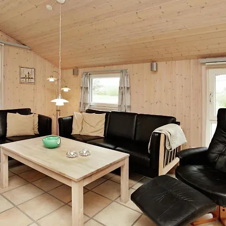 Casa vacanze Three-bedroom Holiday In 35